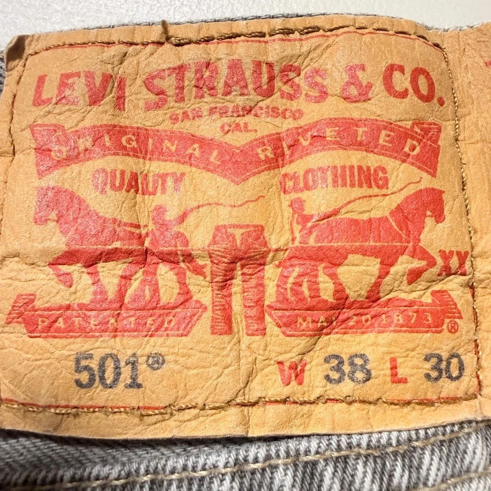 Levis 501 Original Fit Button Fly Jeans Mens 38x30 Light Gray Wash 100% Cotton